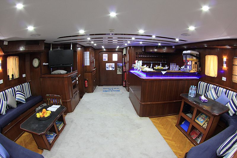 https://liveaboardhub.com/media/fleets/ef599f4e-82da-4546-9bf9-93d473470a11/boats/096f02c5-eb8d-4728-9d1b-747909be73d0/image06.JPG