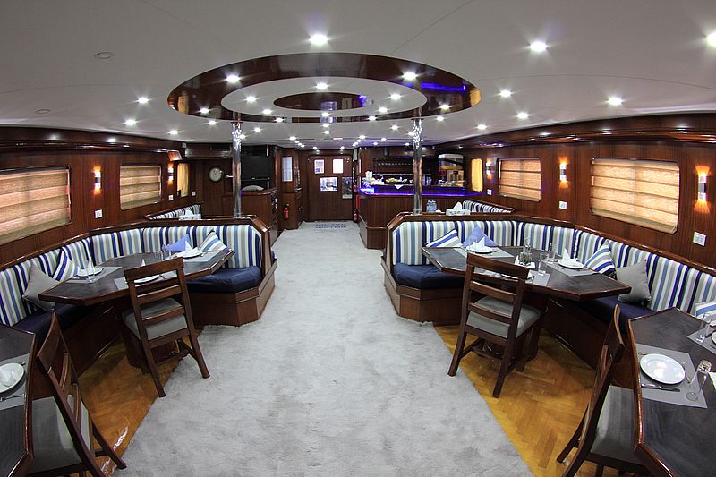 https://liveaboardhub.com/media/fleets/ef599f4e-82da-4546-9bf9-93d473470a11/boats/096f02c5-eb8d-4728-9d1b-747909be73d0/image07.JPG