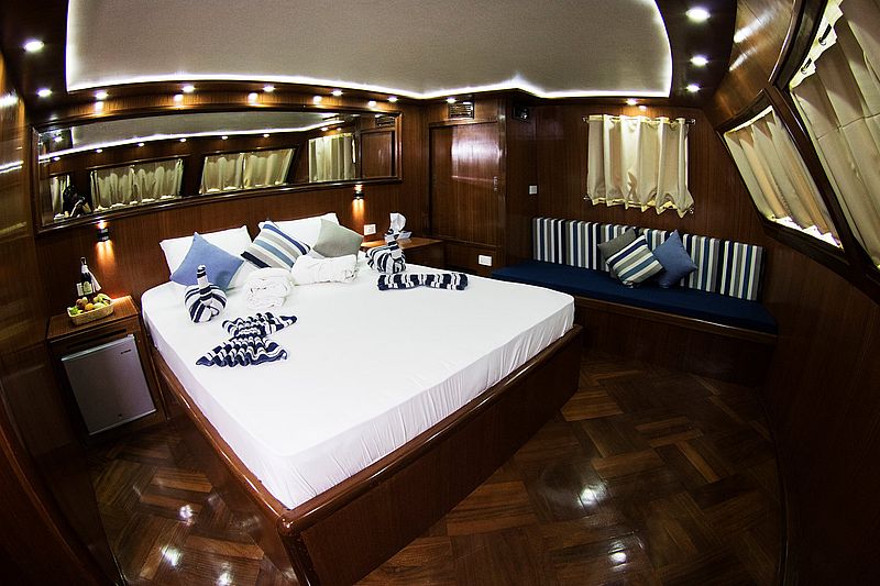 https://liveaboardhub.com/media/fleets/ef599f4e-82da-4546-9bf9-93d473470a11/boats/096f02c5-eb8d-4728-9d1b-747909be73d0/image08.jpg