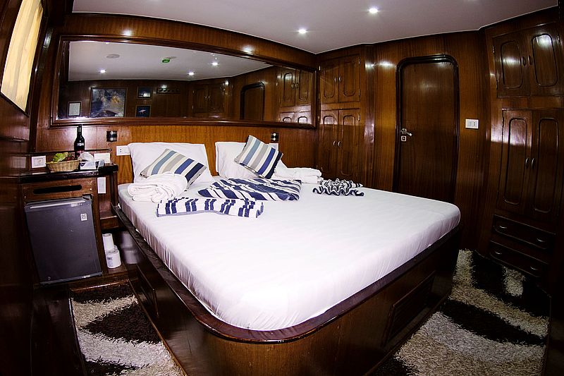 https://liveaboardhub.com/media/fleets/ef599f4e-82da-4546-9bf9-93d473470a11/boats/096f02c5-eb8d-4728-9d1b-747909be73d0/image09.jpg