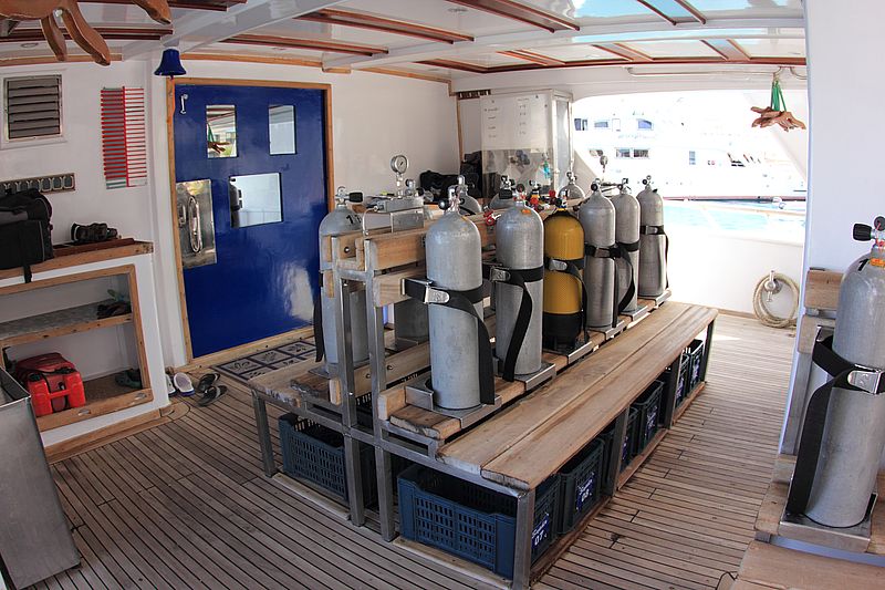 https://liveaboardhub.com/media/fleets/ef599f4e-82da-4546-9bf9-93d473470a11/boats/096f02c5-eb8d-4728-9d1b-747909be73d0/image11.JPG